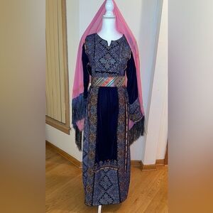 Elegant Navy and Pink Embroidered thoub